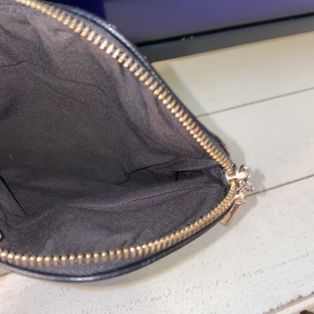 Black small handheld clutch gold metal zipper closure two pockets w/ credit card - Picture 7 of 9